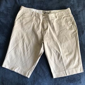 Old Navy- Bermuda shorts
